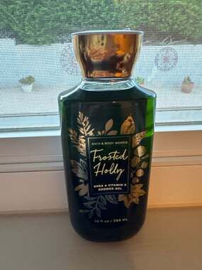 Bath & Body Works Frosted Holly Shea & Vitamin E Shower Gel 10 fl oz